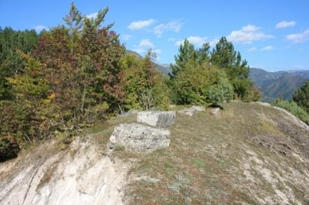 Nekropola sa stećcima i grobovima u Gračanima, historijsko područje